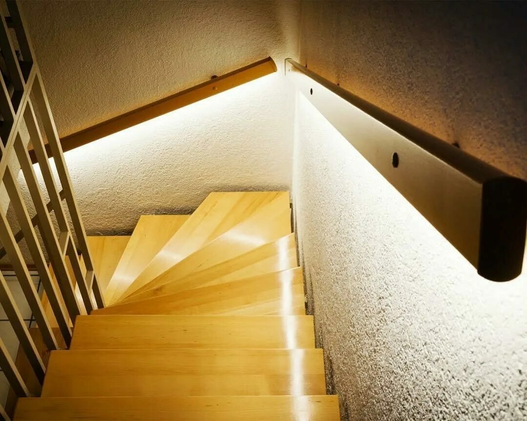 Подсветка  лестниц, освещение  лестниц, светодиодная подсветка лестниц, освещение лестниц, неоновая подсветка, автоматическая подсветка